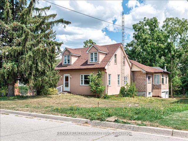 21 Yongeview Ave